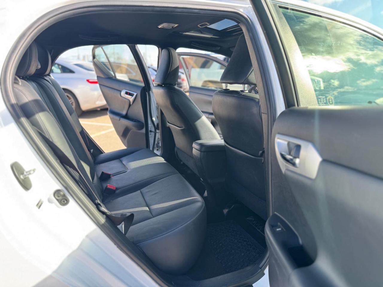 2013 Lexus CT 200h AUTO HYBRID NO ACCIDENT SUNROOF BACKUP CAM H-SEATS - Photo #16