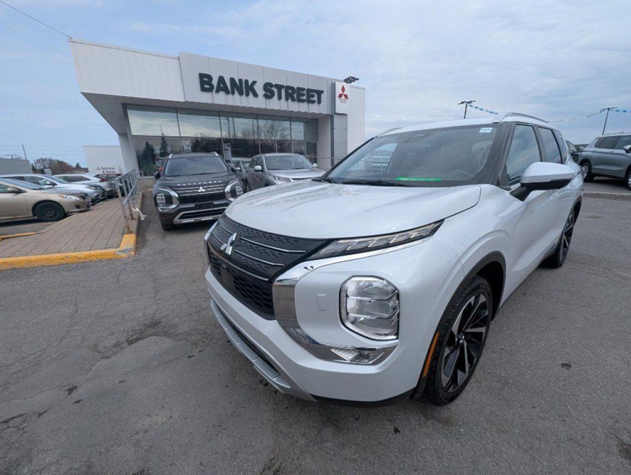 Used 2022 Mitsubishi Outlander LE Premium S-AWC for sale in Gloucester, ON