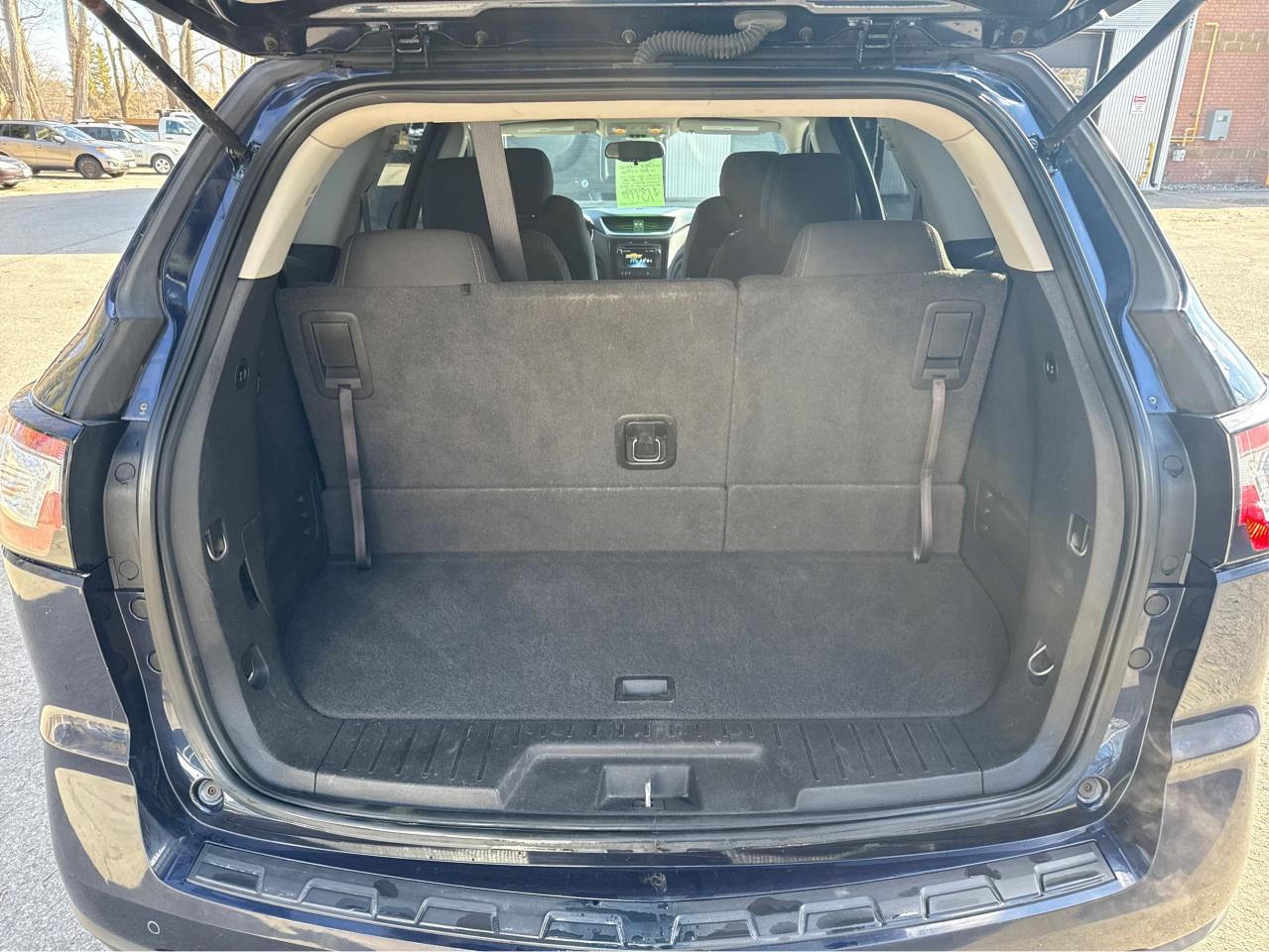 2015 Chevrolet Traverse 1LT - Photo #11
