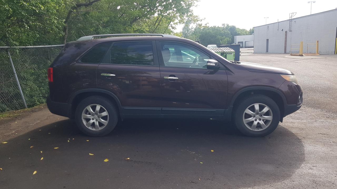 2011 Kia Sorento LX - Photo #7