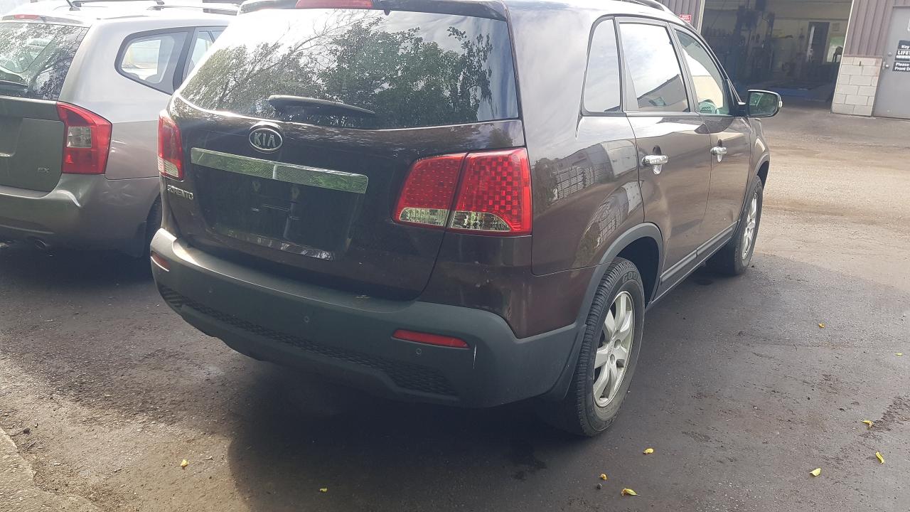 2011 Kia Sorento LX - Photo #8