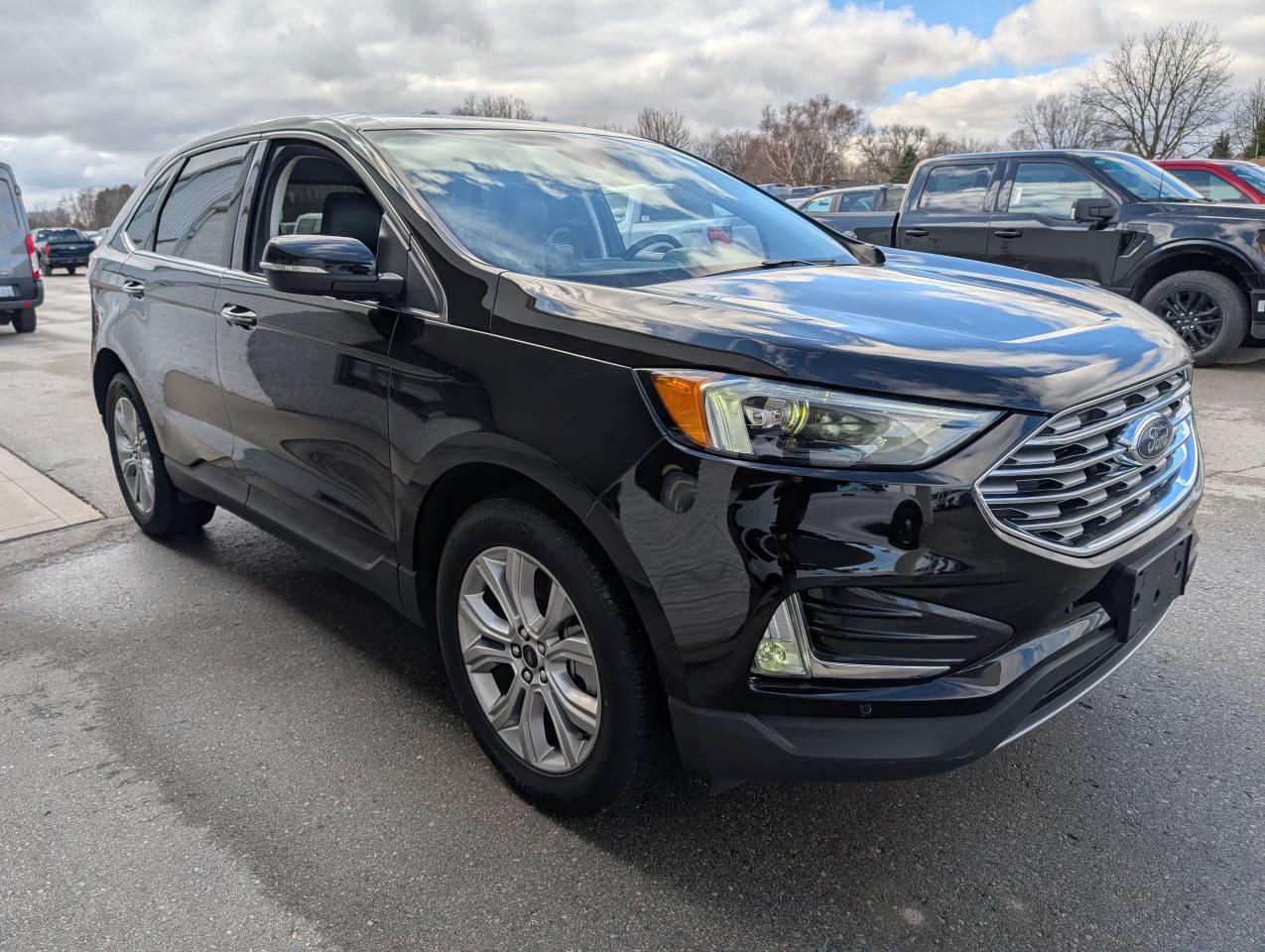 2023 Ford Edge Titanium Photo