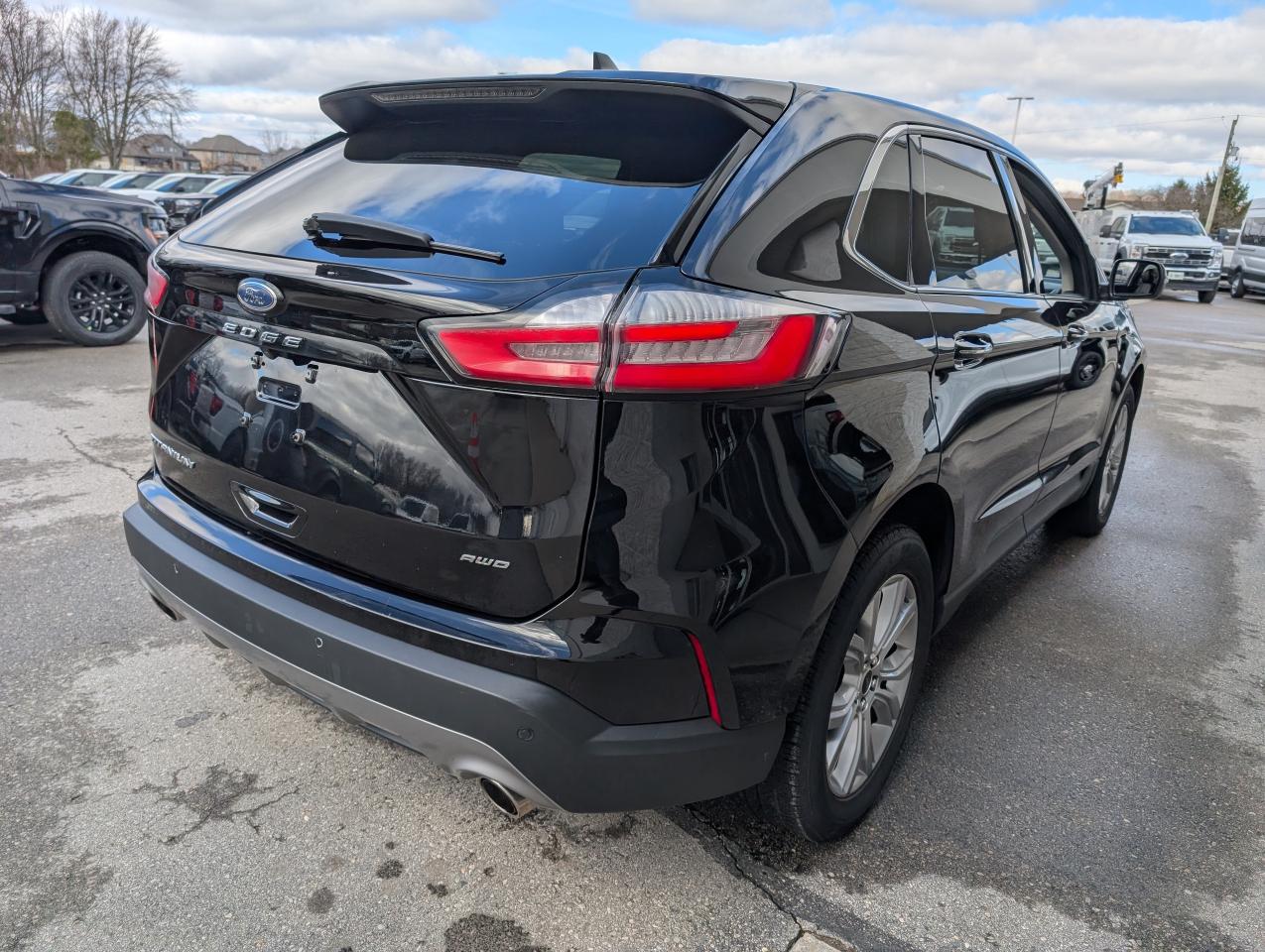 2023 Ford Edge Titanium Photo