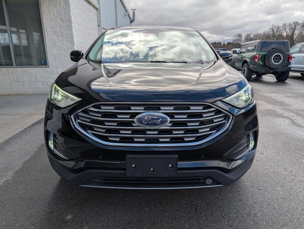 2023 Ford Edge Titanium Photo
