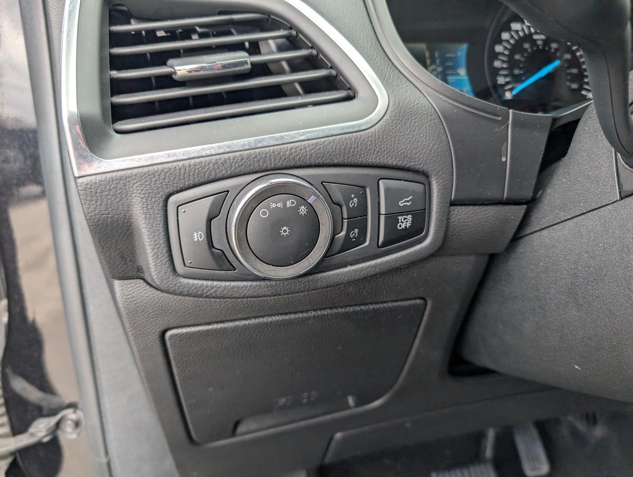 2023 Ford Edge Titanium Photo