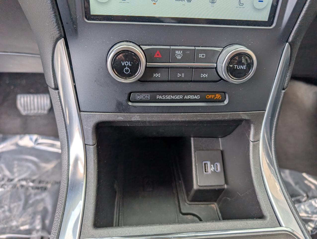 2023 Ford Edge Titanium Photo