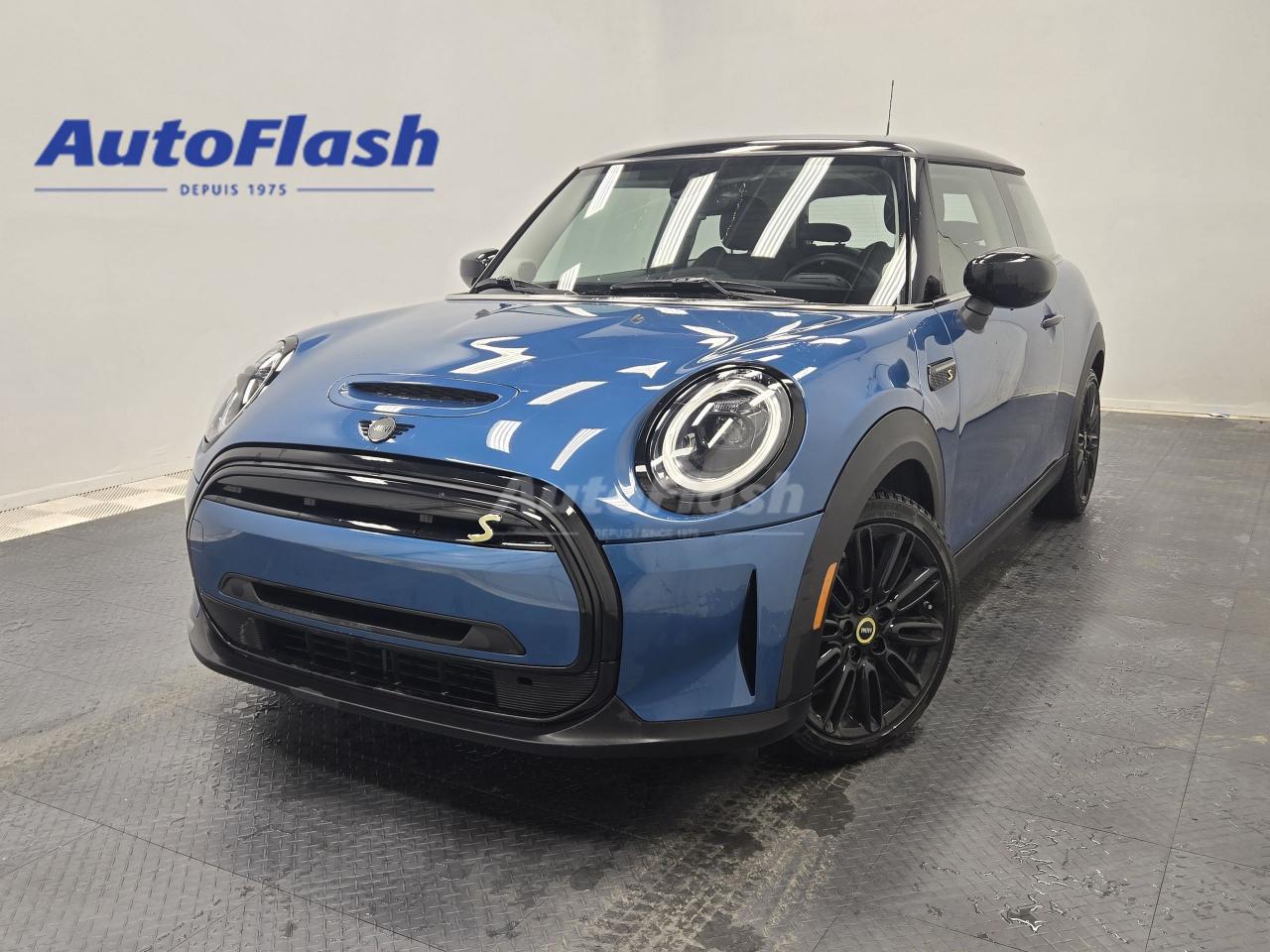 Used 2023 MINI 3 Door SE EV, HARMAN/KARDON, CARPLAY, TOIT OUVRANT for sale in Saint-Hubert, QC