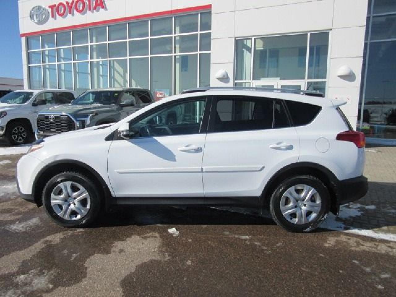 2015 Toyota RAV4 LE - Photo #4