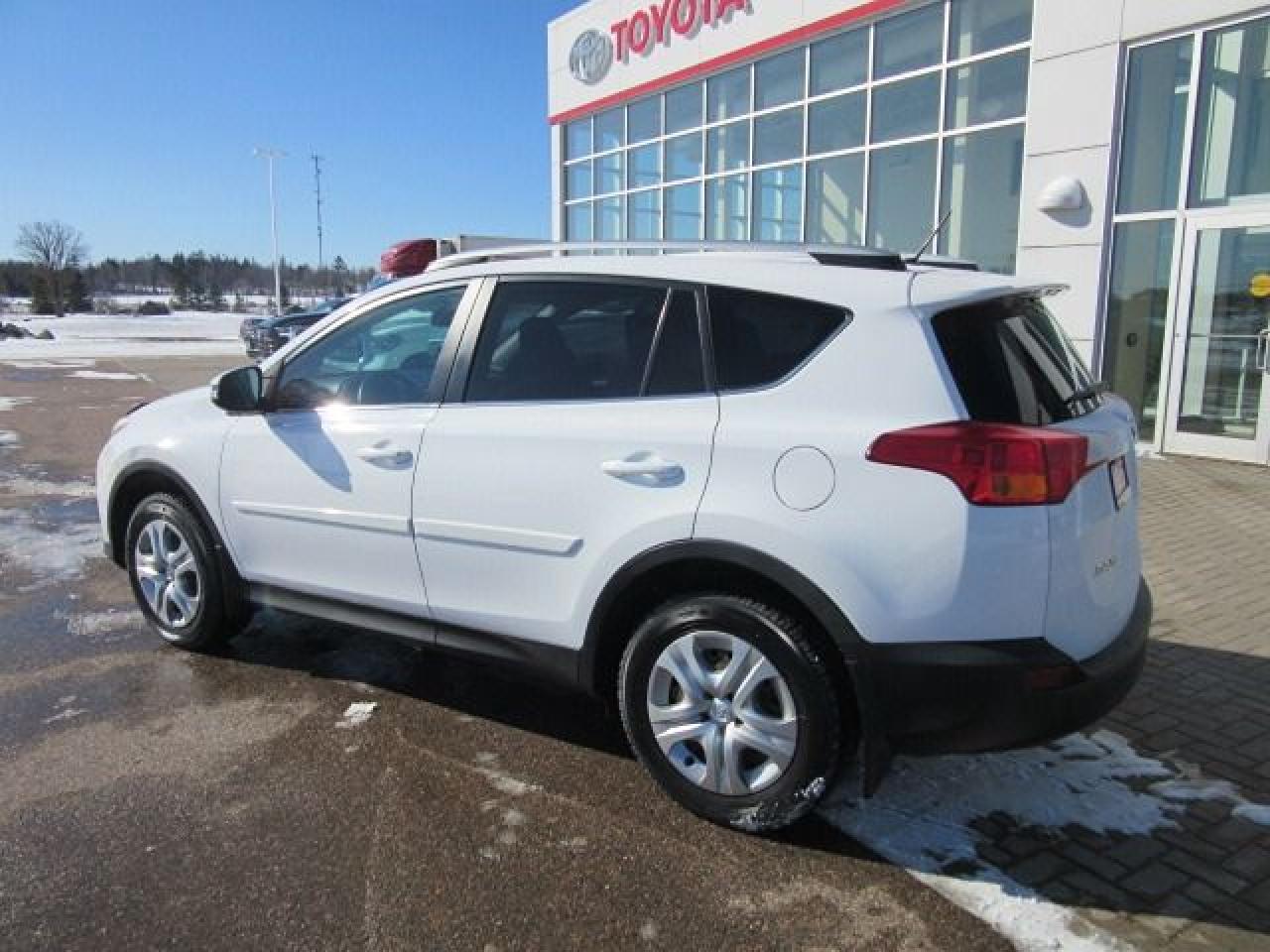 2015 Toyota RAV4 LE - Photo #5