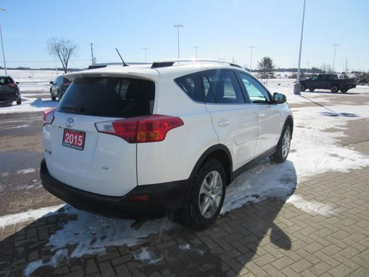 2015 Toyota RAV4 LE - Photo #7