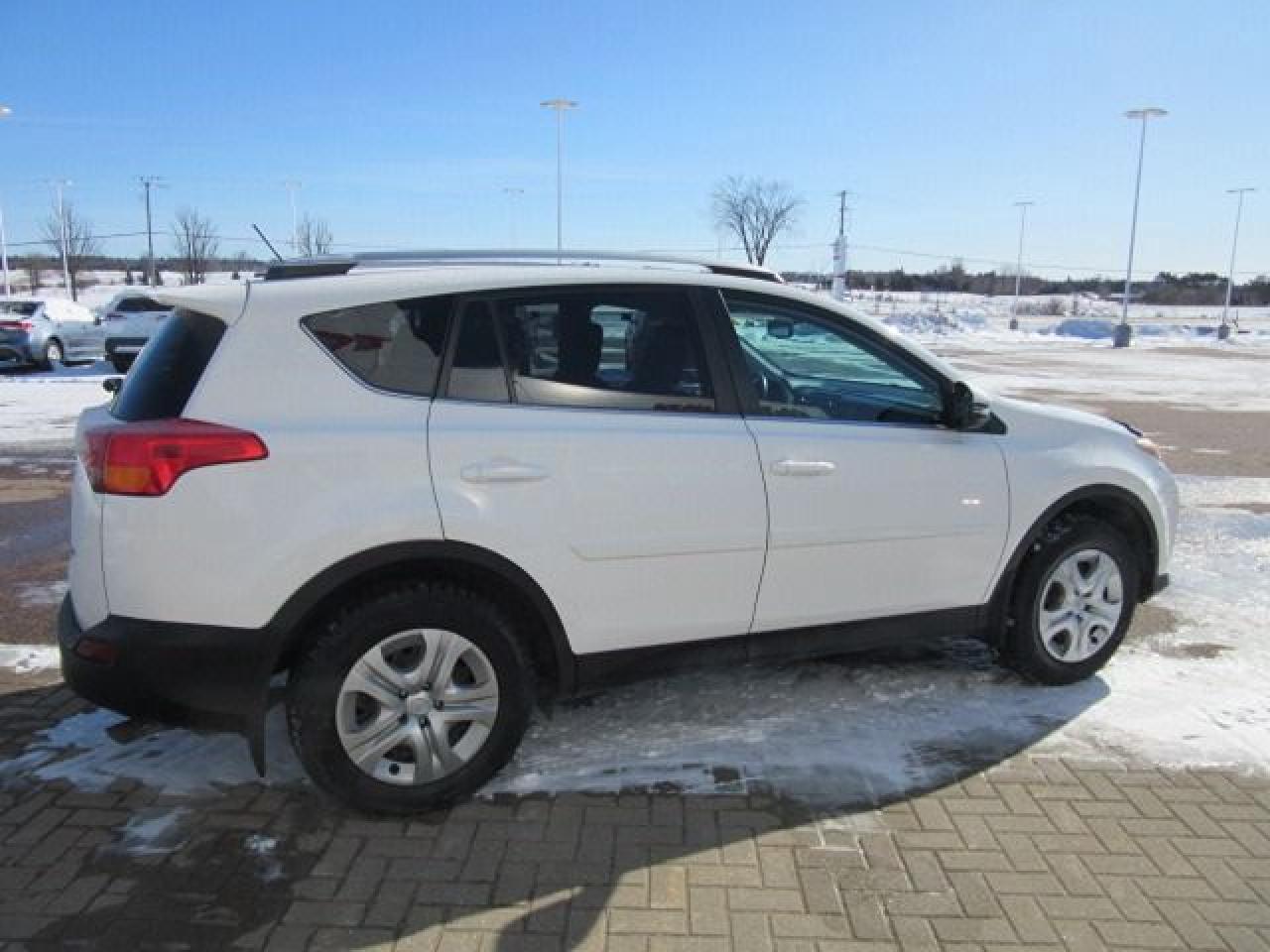 2015 Toyota RAV4 LE - Photo #8