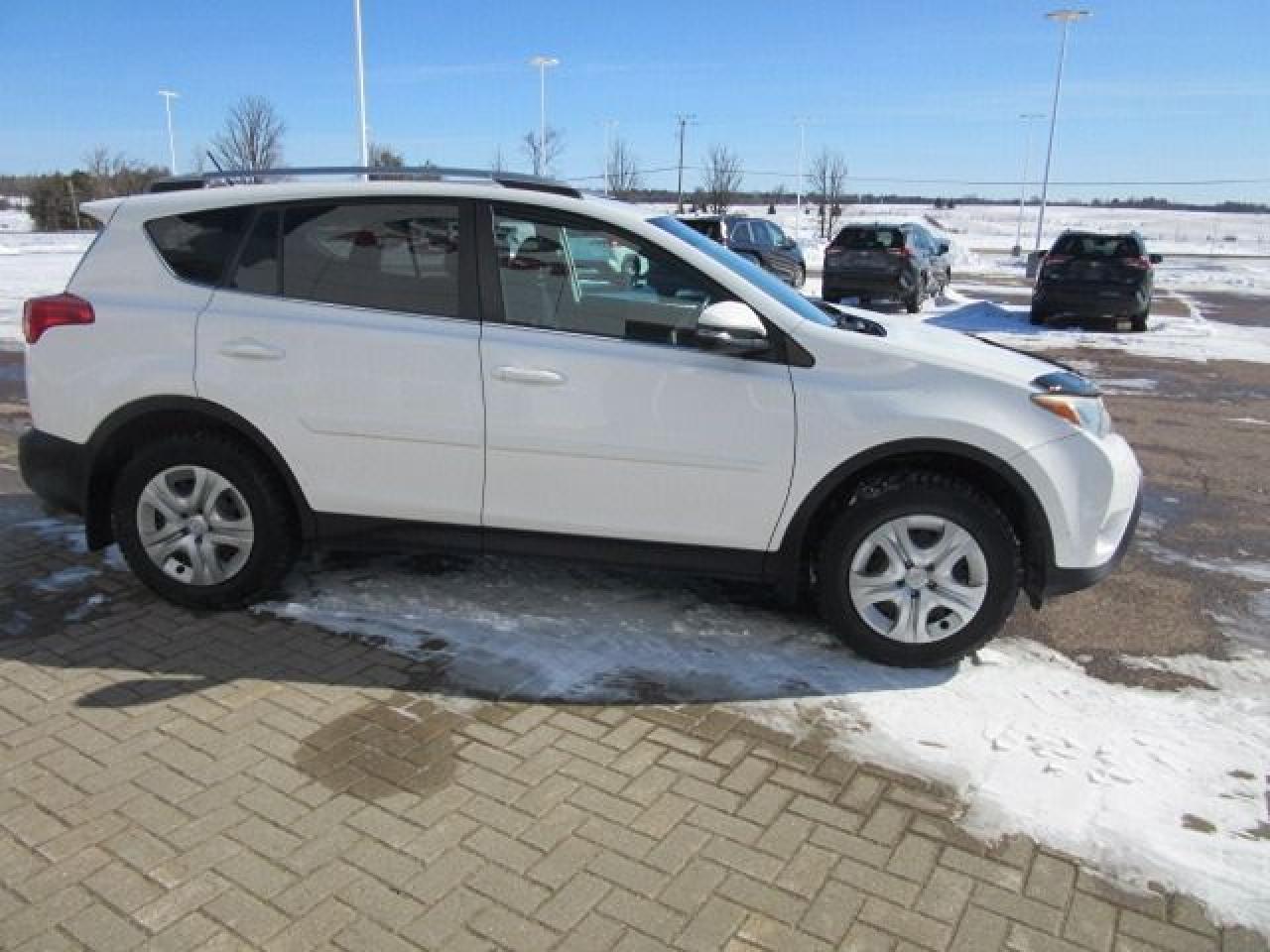 2015 Toyota RAV4 LE - Photo #9