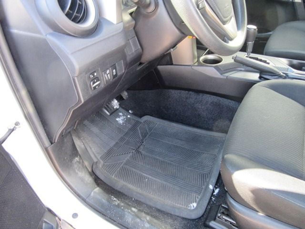 2015 Toyota RAV4 LE - Photo #13