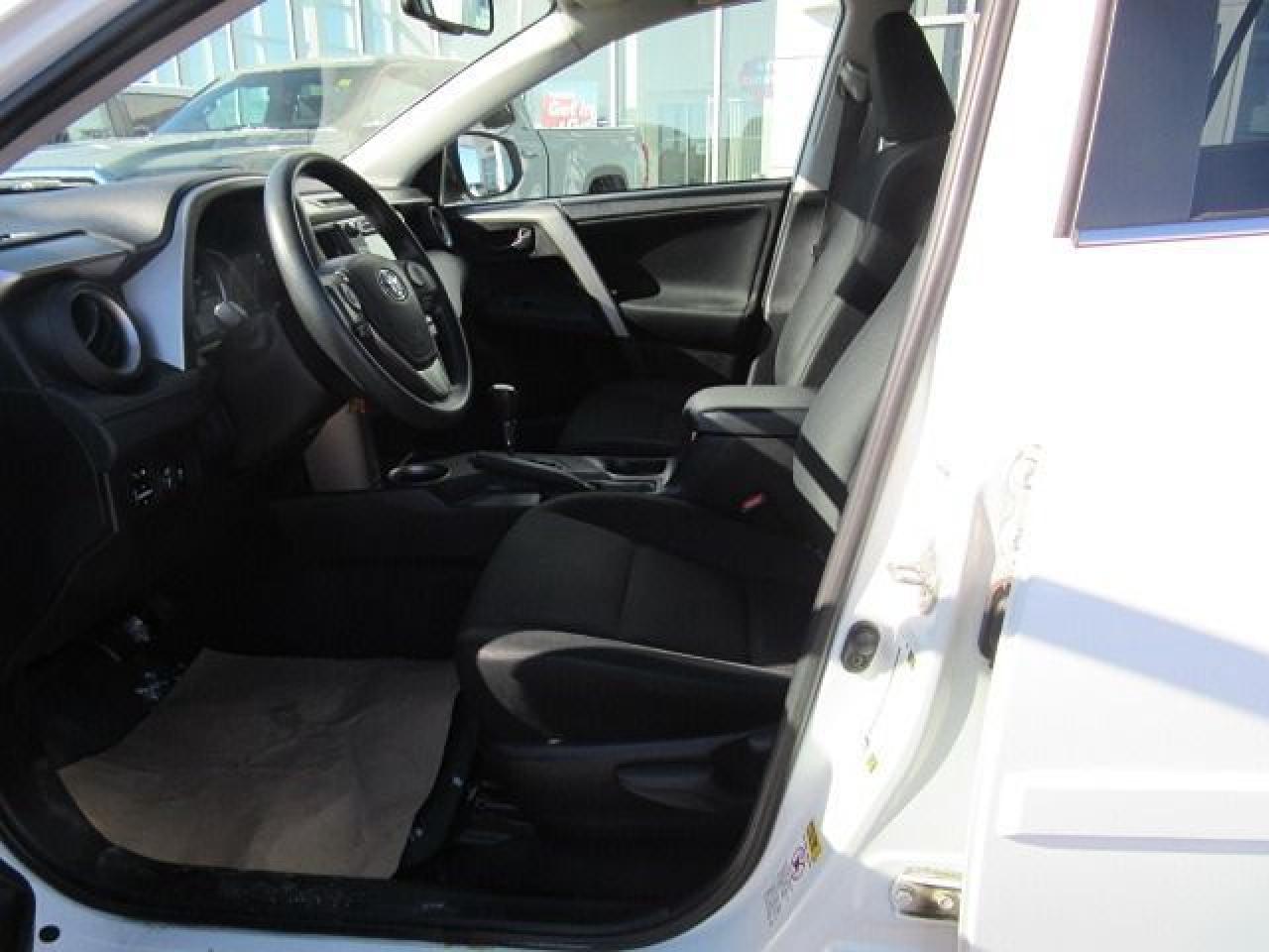2015 Toyota RAV4 LE - Photo #14
