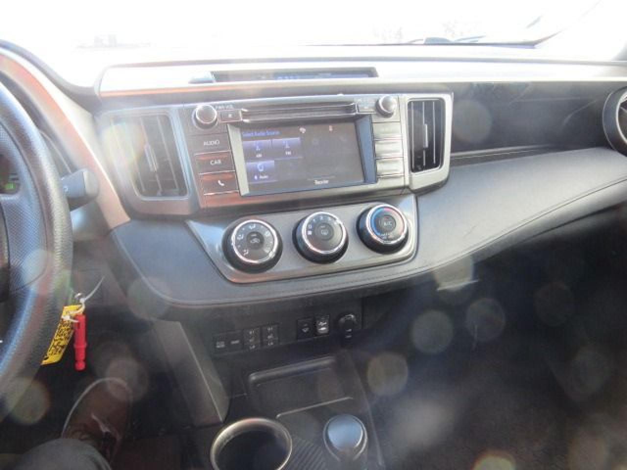 2015 Toyota RAV4 LE - Photo #17