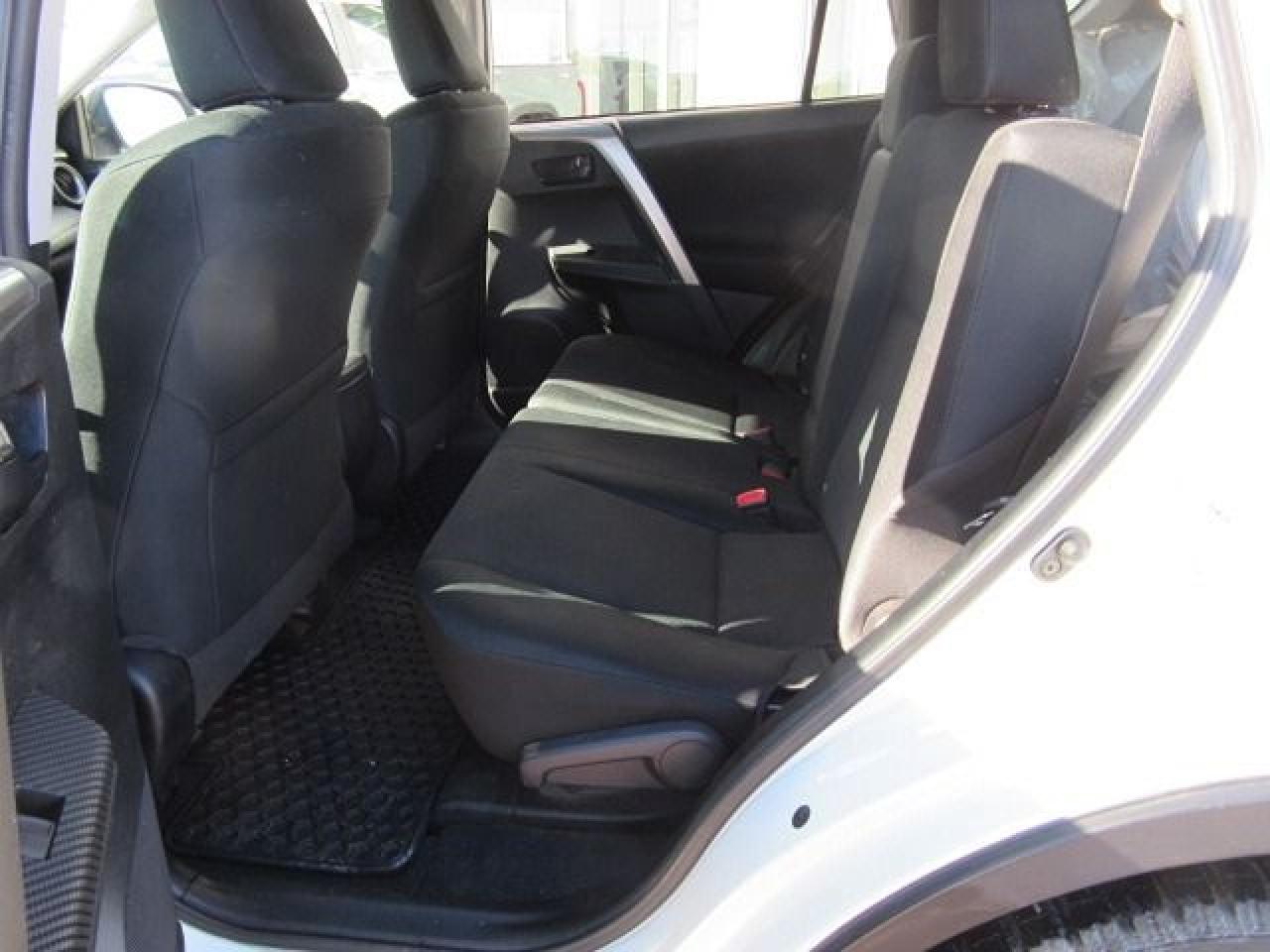 2015 Toyota RAV4 LE - Photo #19