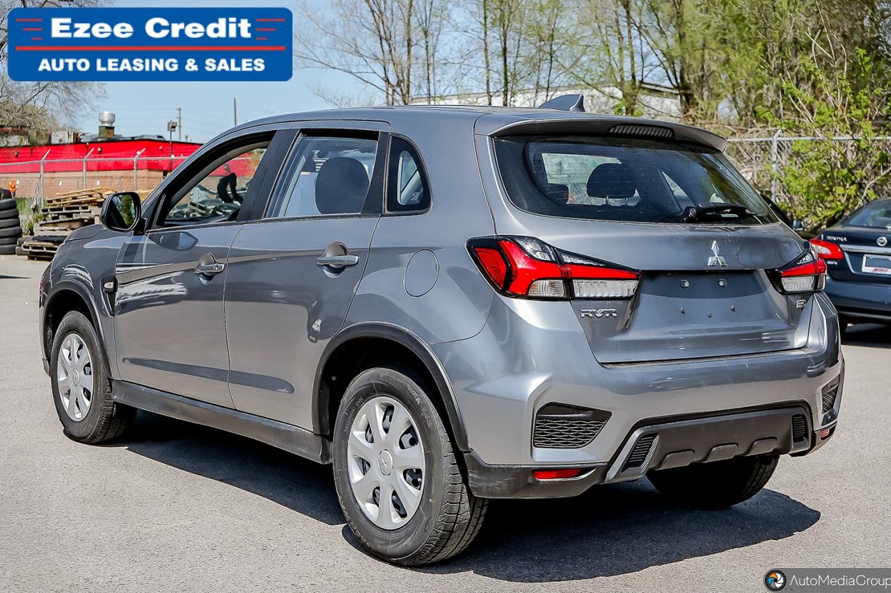 2023 Mitsubishi RVR ES Photo7