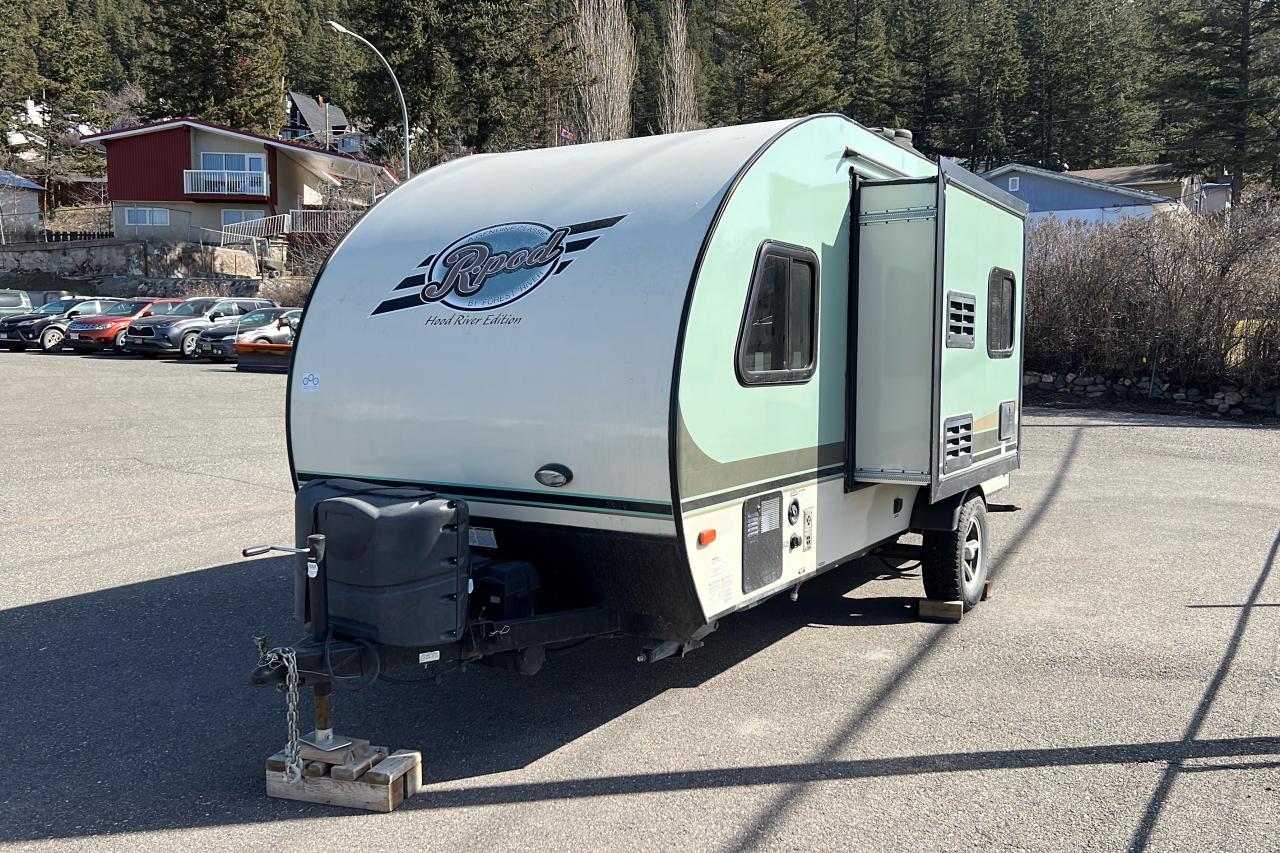 2017 Toyota FOREST RIVER Travel Trailer RP-180 Photo3