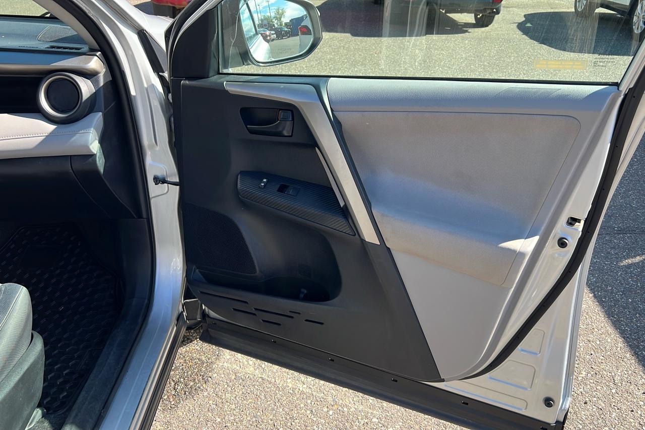 2013 Toyota RAV4 XLE Photo