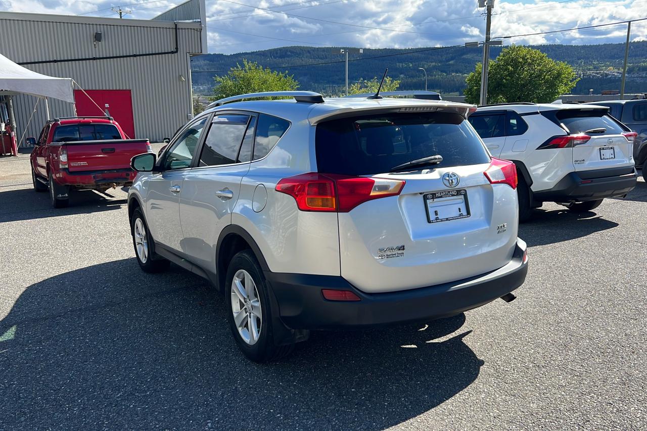 2013 Toyota RAV4 XLE Photo4
