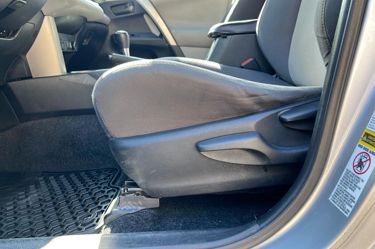 2013 Toyota RAV4 XLE Photo