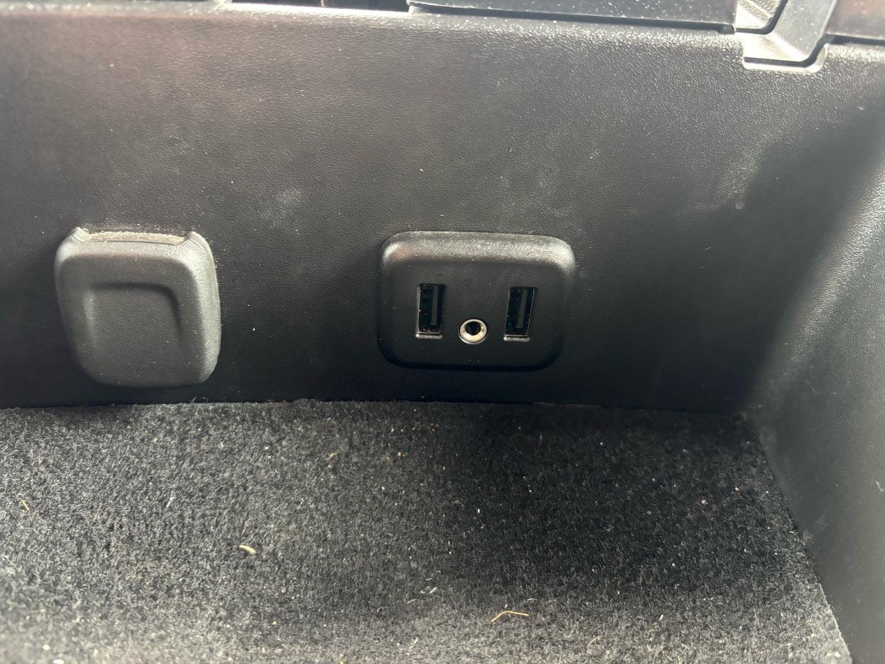 2019 Chevrolet Silverado 1500 Double Cab, V8, Back-Up-Camera, Keyless Entry, - Photo #17