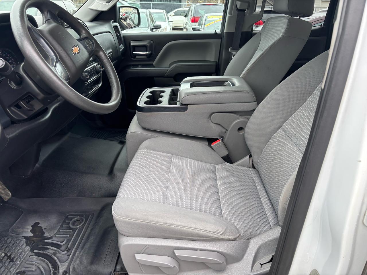 2019 Chevrolet Silverado 1500 Double Cab, V8, Back-Up-Camera, Keyless Entry, - Photo #12