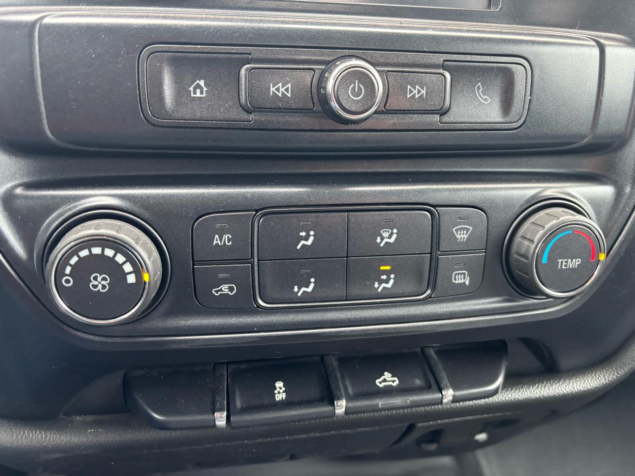 2019 Chevrolet Silverado 1500 Double Cab, V8, Back-Up-Camera, Keyless Entry, - Photo #16