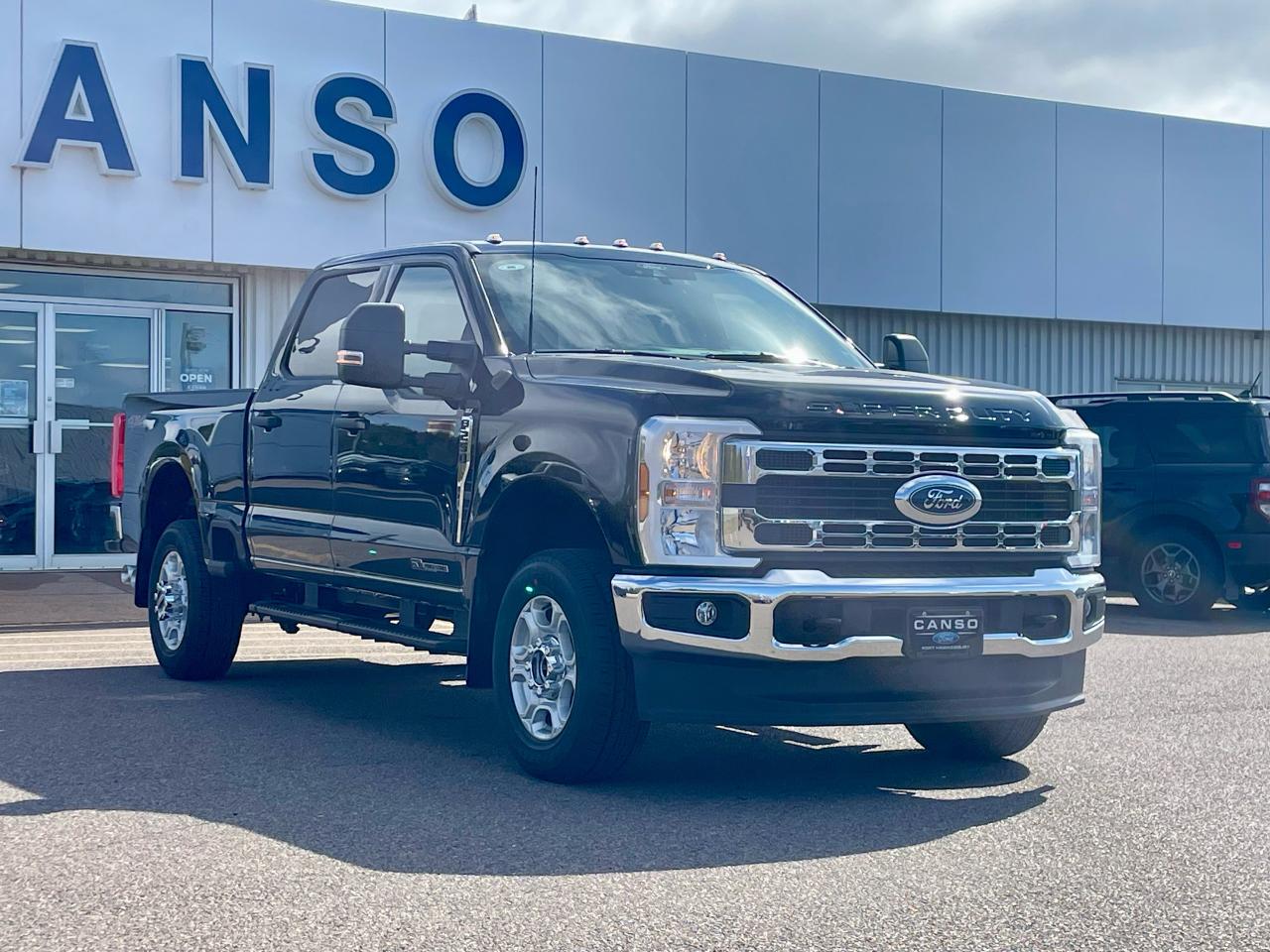 2025 Ford F-250 Super Duty SRW XLT 4WD CREW CAB 6.75' BOX Photo2