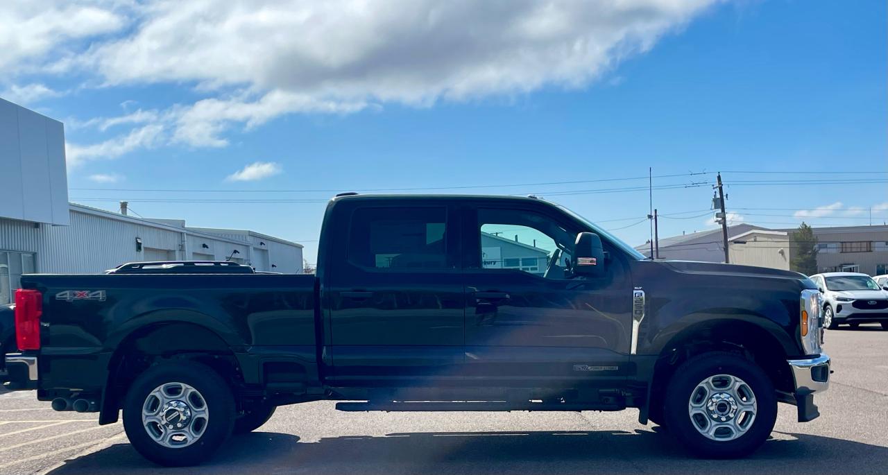 2025 Ford F-250 Super Duty SRW XLT 4WD CREW CAB 6.75' BOX Photo3