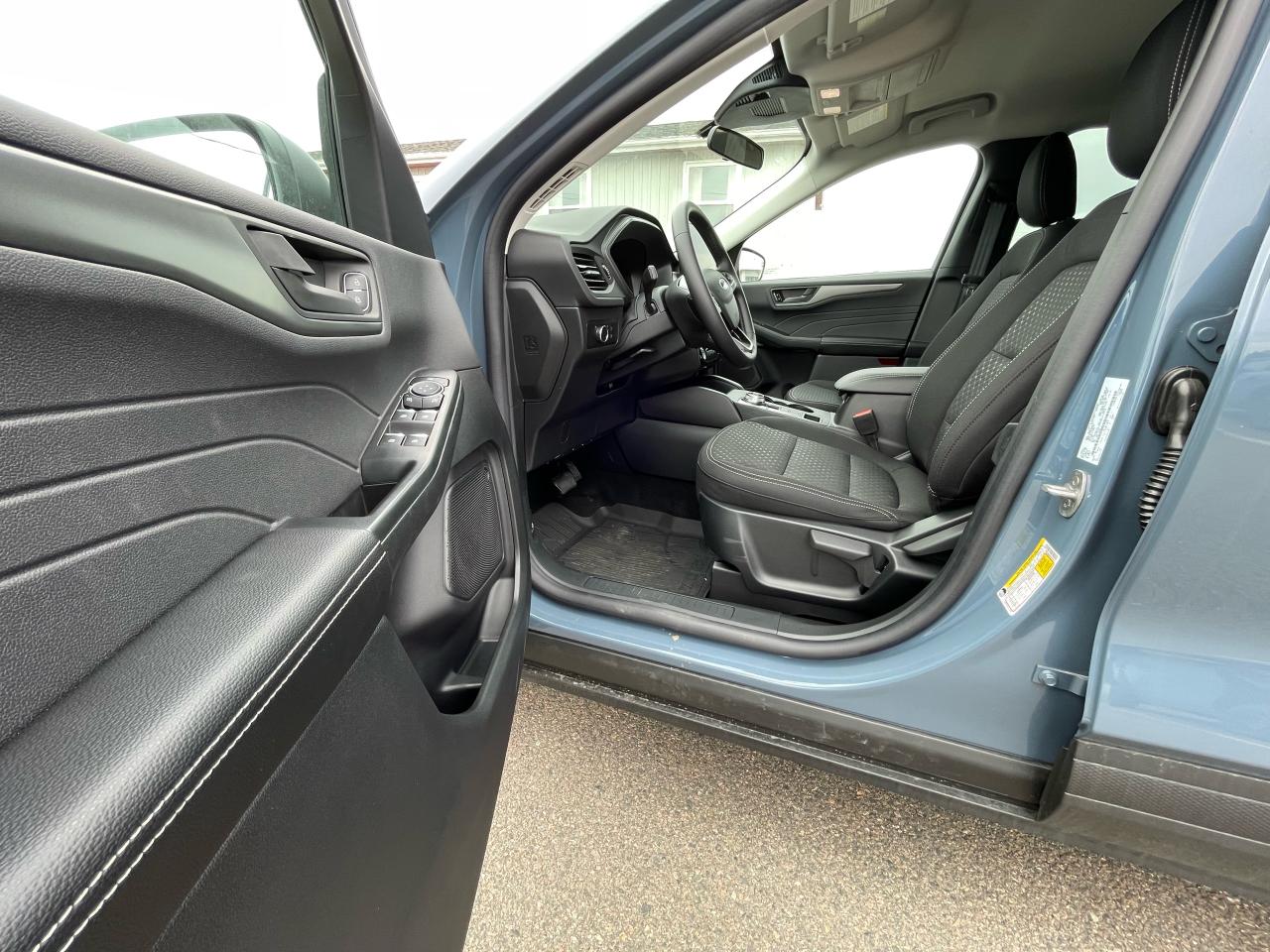 2025 Ford Escape Active AWD Photo5