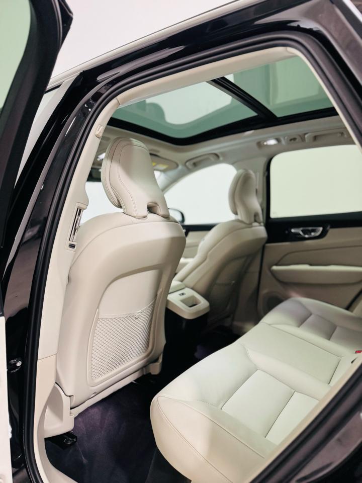 2023 Volvo XC60 B5 Plus Dark AWD - Photo #22