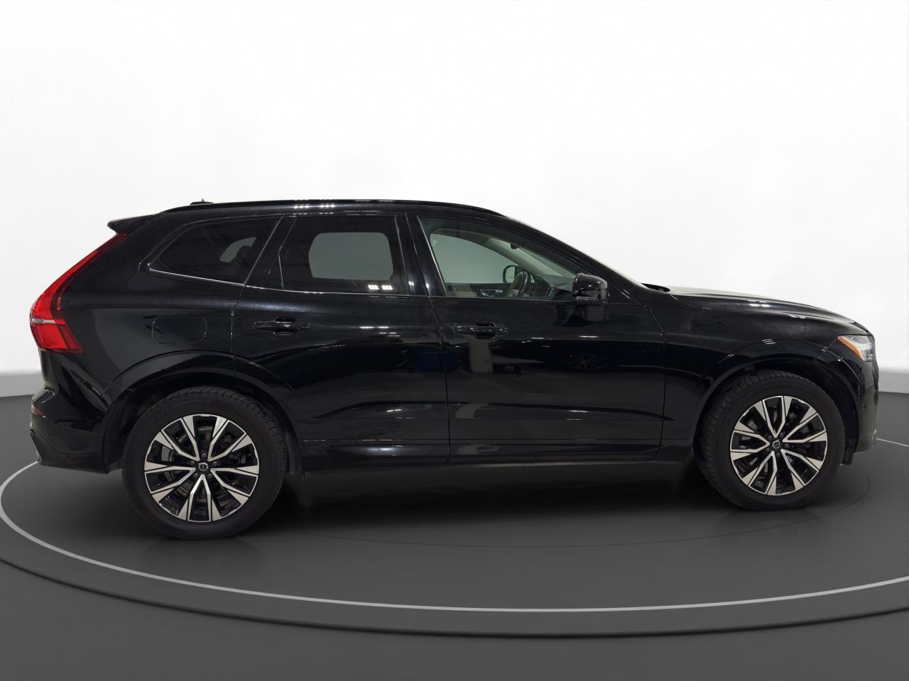 2023 Volvo XC60 B5 Plus Dark AWD - Photo #5