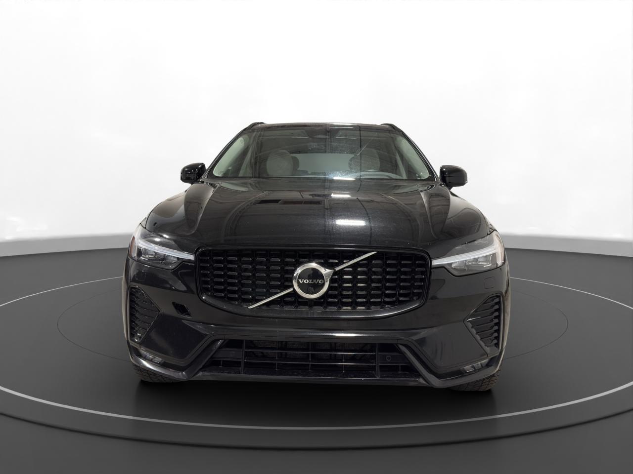 2023 Volvo XC60 B5 Plus Dark AWD - Photo #2