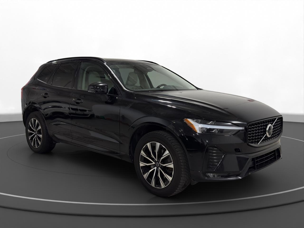 2023 Volvo XC60 B5 Plus Dark AWD - Photo #3