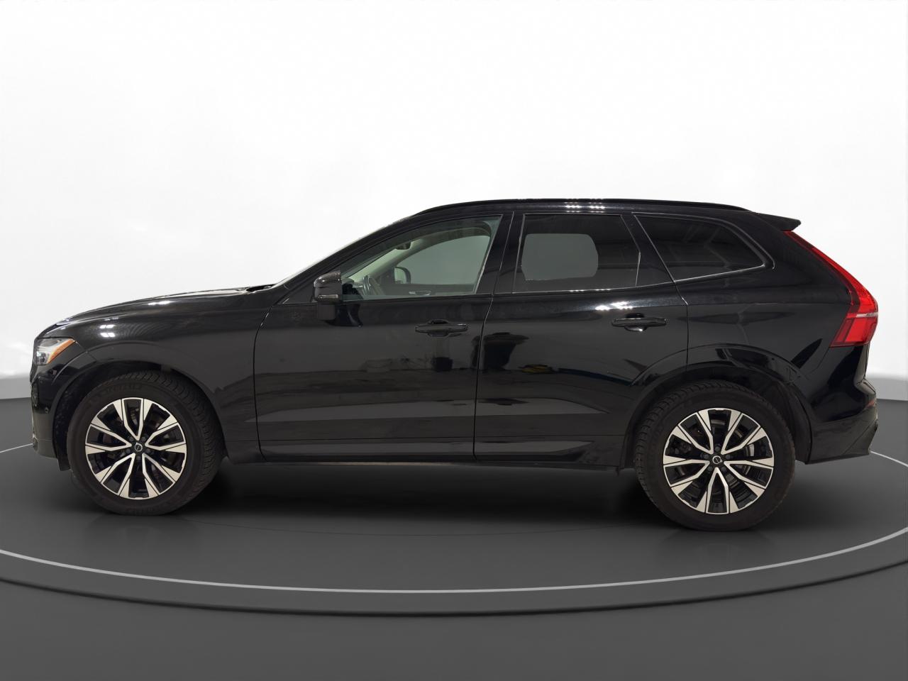 2023 Volvo XC60 B5 Plus Dark AWD - Photo #4