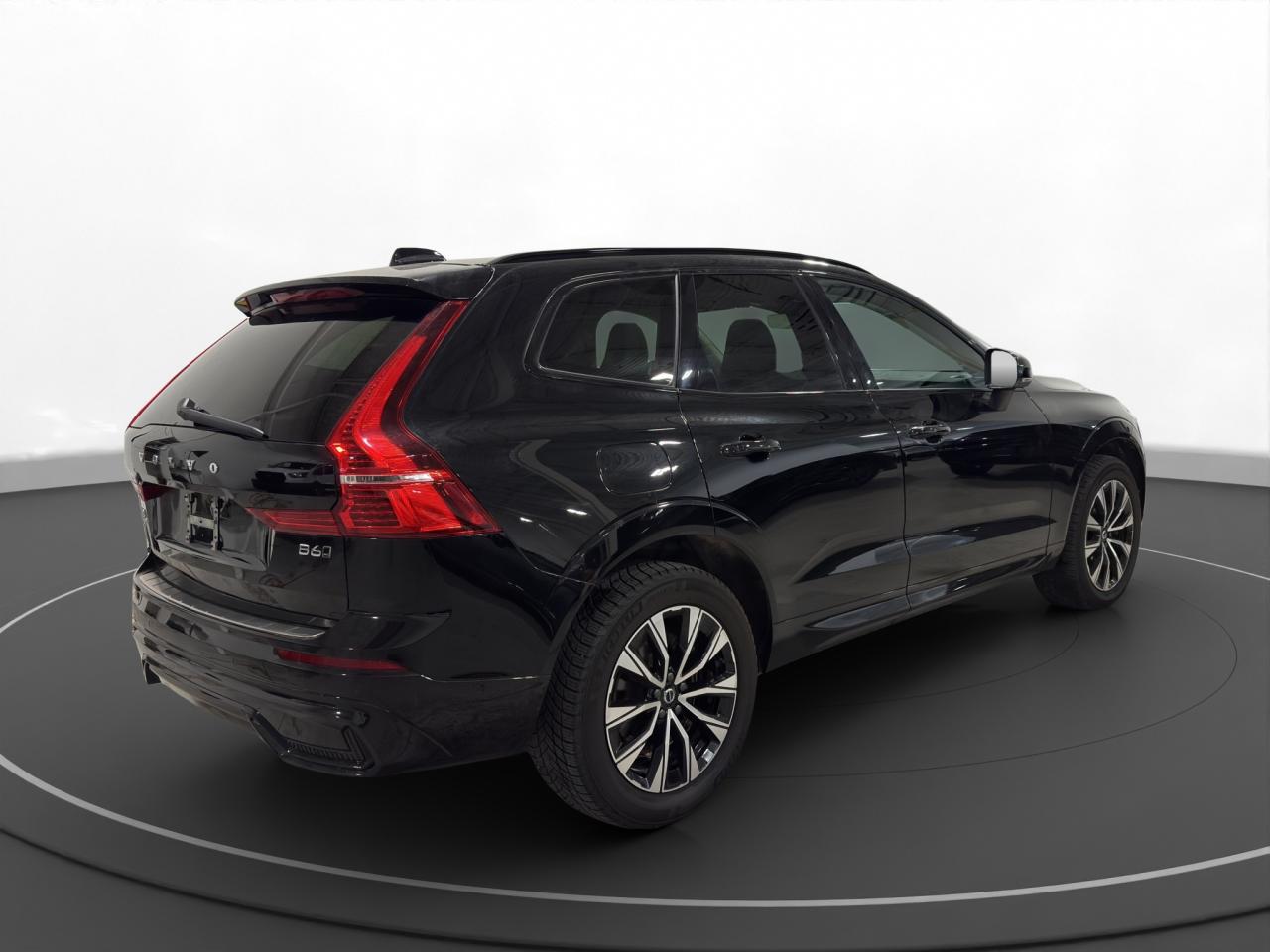 2023 Volvo XC60 B5 Plus Dark AWD - Photo #6