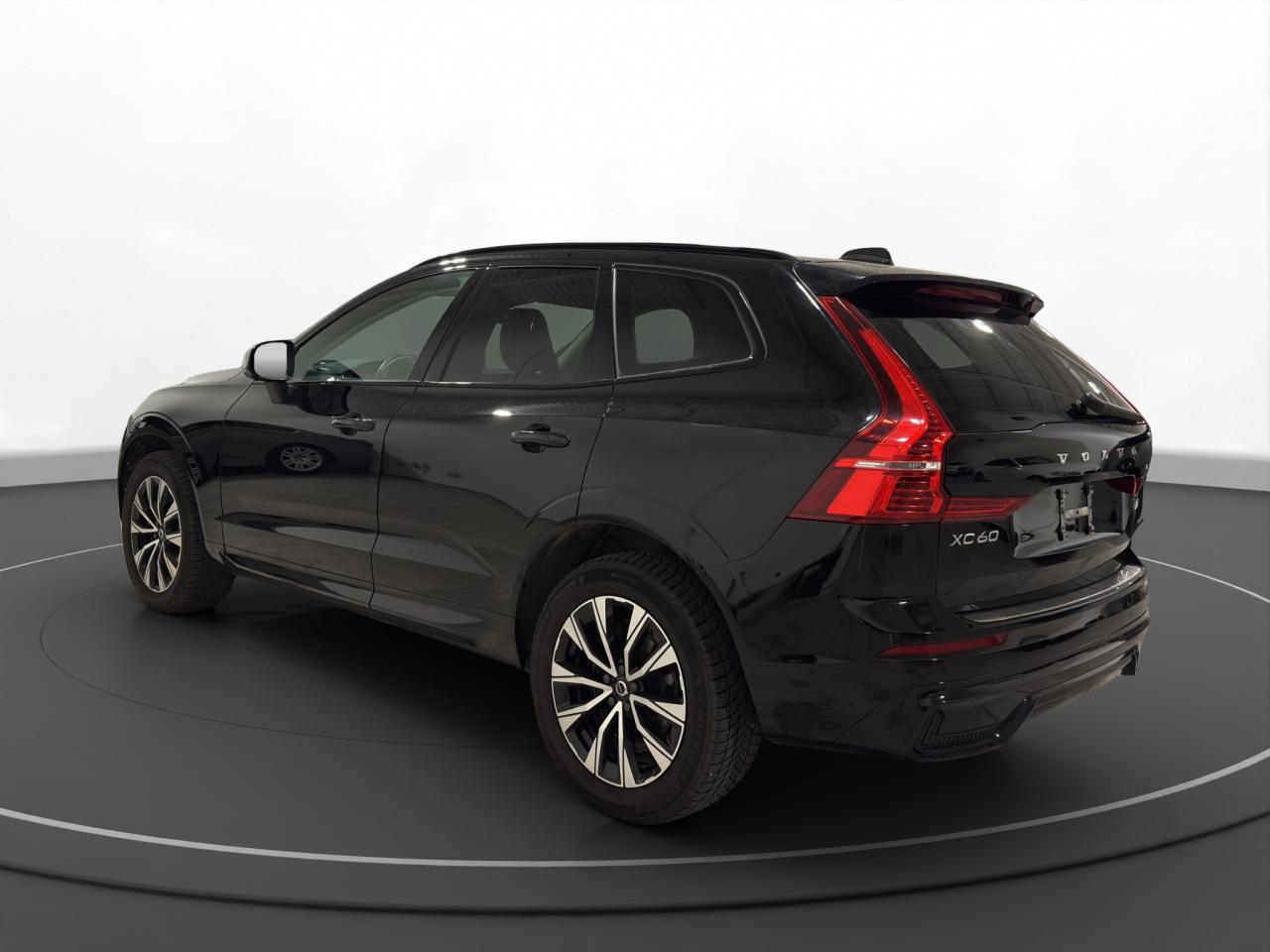 2023 Volvo XC60 B5 Plus Dark AWD - Photo #8