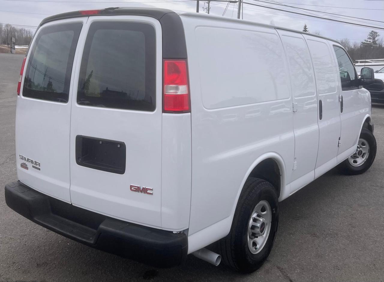 2015 GMC Savana Cargo Van RWD 2500 135" Photo4