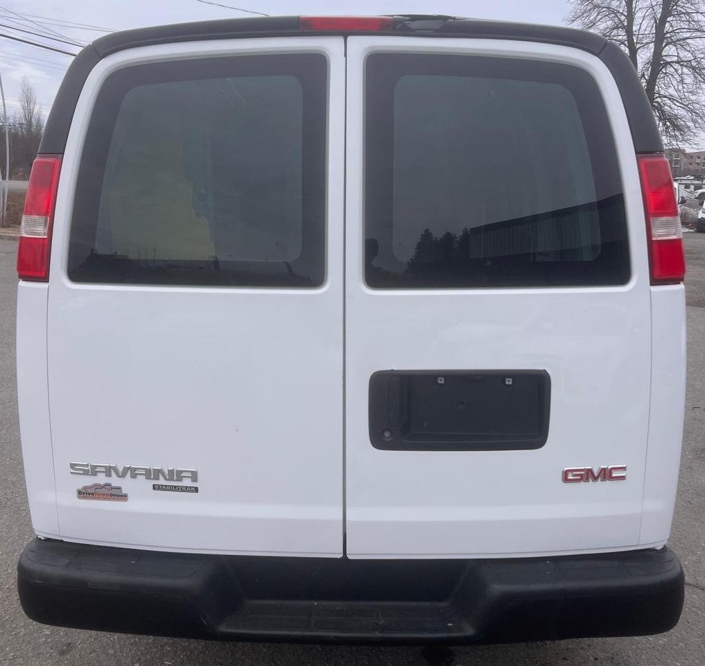 2015 GMC Savana Cargo Van RWD 2500 135" Photo3