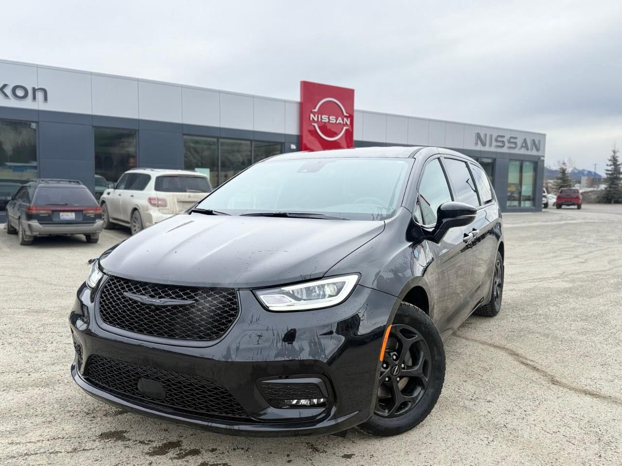 Used 2022 Chrysler Pacifica Hybrid Touring-L for sale in Whitehorse, YT