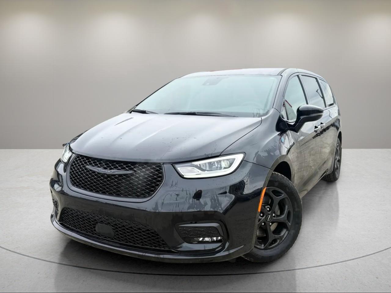 Used 2022 Chrysler Pacifica Hybrid Touring-L for sale in Whitehorse, YT
