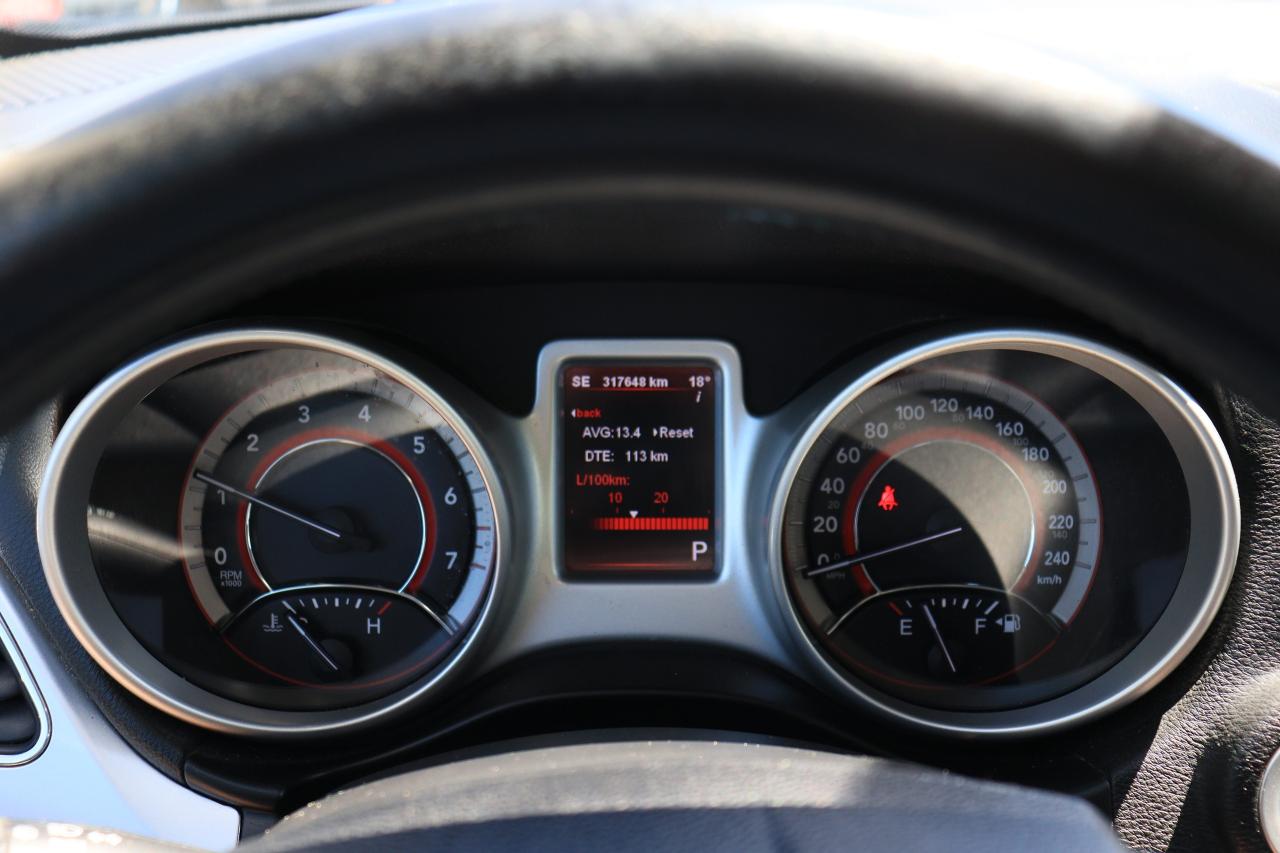 2011 Dodge Journey R/T | AWD | V6 | Leather | Sunroof | Alloys ++ Photo14