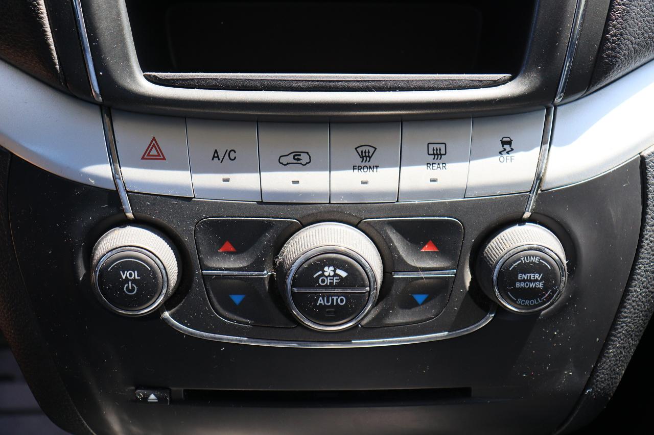 2011 Dodge Journey R/T | AWD | V6 | Leather | Sunroof | Alloys ++ Photo32