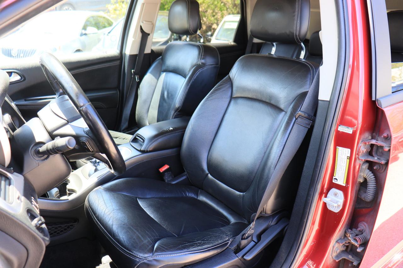 2011 Dodge Journey R/T | AWD | V6 | Leather | Sunroof | Alloys ++ Photo35