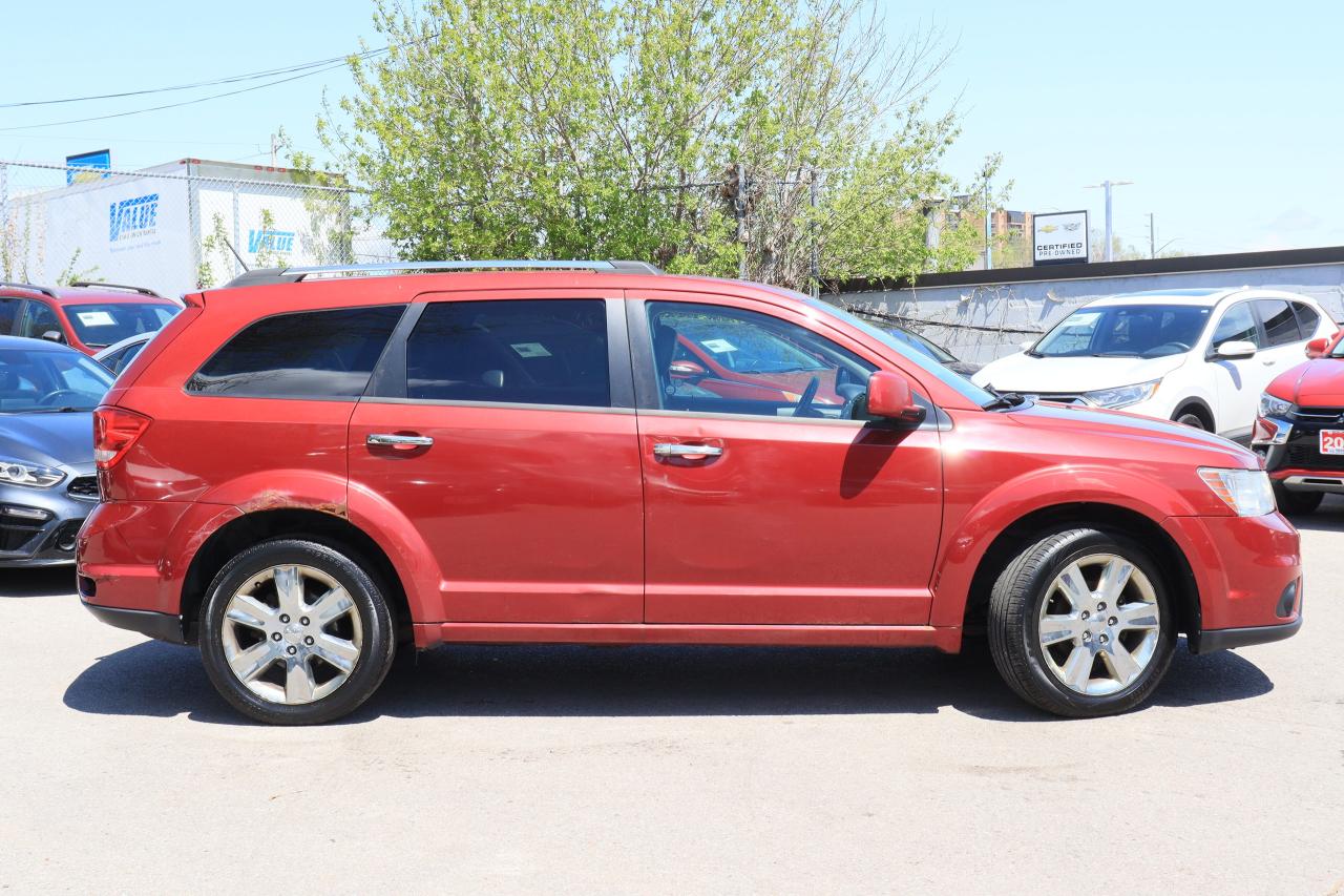 2011 Dodge Journey R/T | AWD | V6 | Leather | Sunroof | Alloys ++ Photo9
