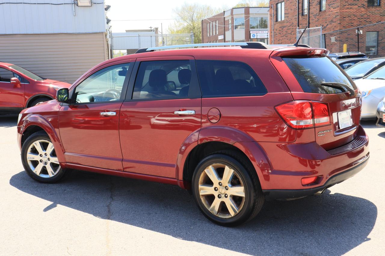 2011 Dodge Journey R/T | AWD | V6 | Leather | Sunroof | Alloys ++ Photo25