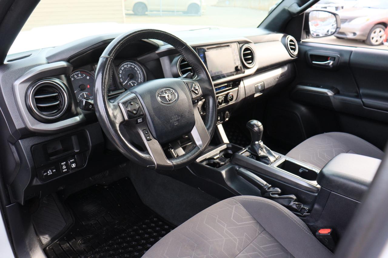 2017 Toyota Tacoma TRD Sport | V6 | Auto | Double Cab | Roof | BSM ++ Photo