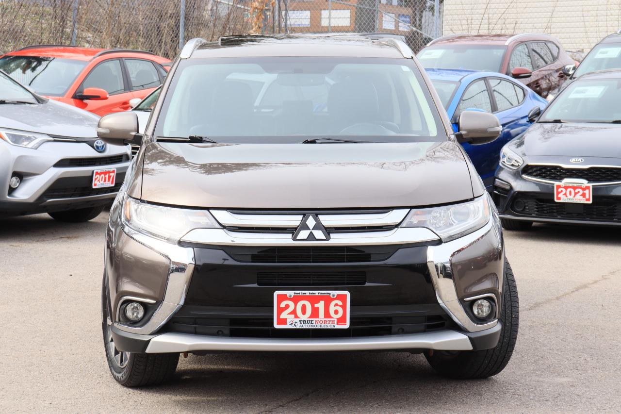 2016 Mitsubishi Outlander ES | AWC | Leather | Sunroof | Reverse Cam & More! Photo3