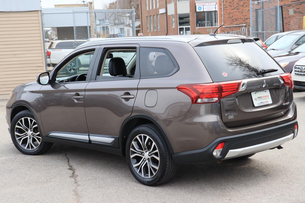 2016 Mitsubishi Outlander ES | AWC | Leather | Sunroof | Reverse Cam & More! Photo